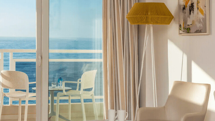 Hotel Las Arenas Affiliated by Meliá